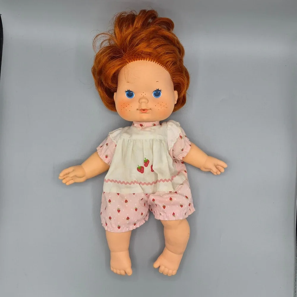 Vintage 1982 Kenner Strawberry Shortcake Blow Kiss Baby Doll Freckles Hong Kong